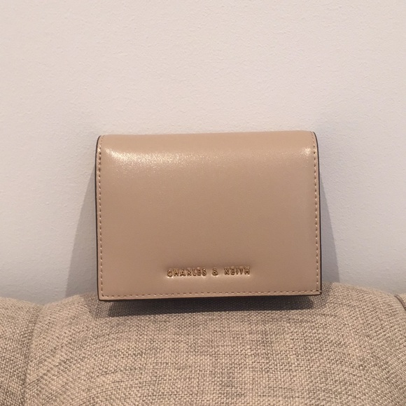 NWT Charles & Keith Snap Button Short Wallet On Chain - Sand Brown / Beige - Picture 8 of 11